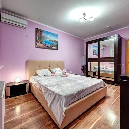 Modern Apartment Near Park Київ Екстер'єр фото
