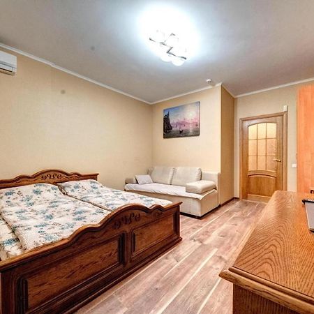 Modern Apartment Near Park Київ Екстер'єр фото