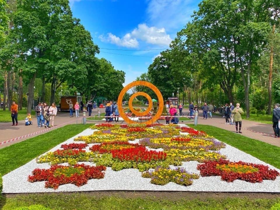 Modern Apartment Near Park Київ Екстер'єр фото