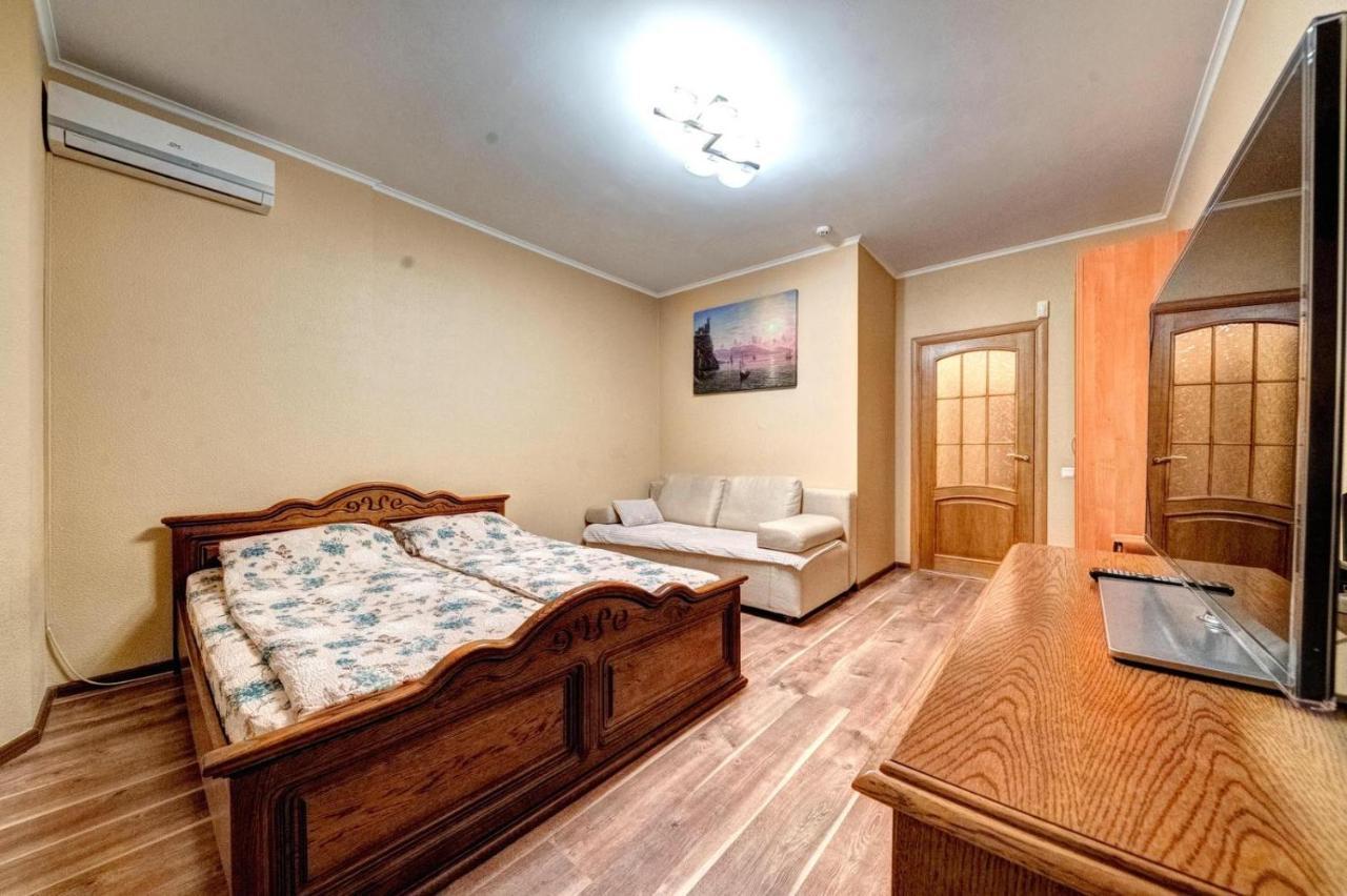 Modern Apartment Near Park Київ Екстер'єр фото