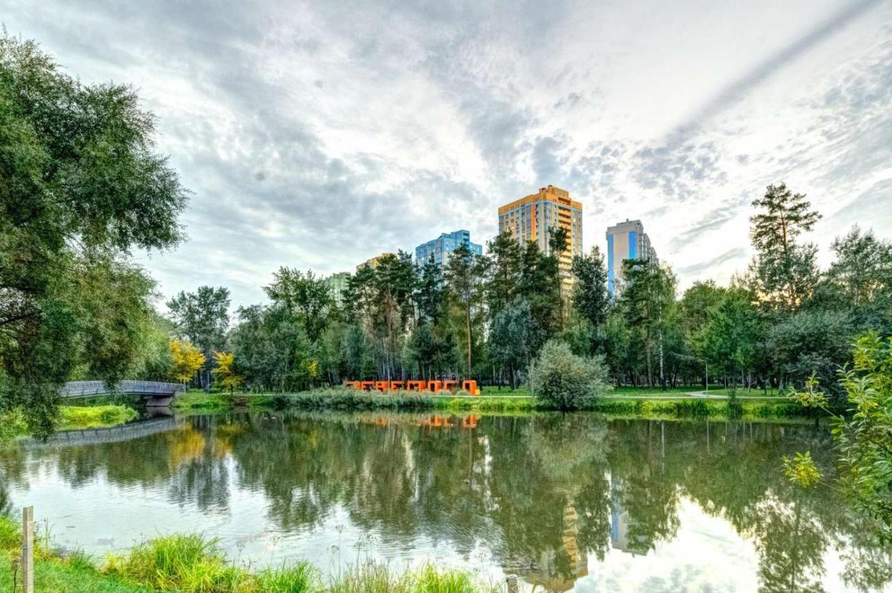 Modern Apartment Near Park Київ Екстер'єр фото