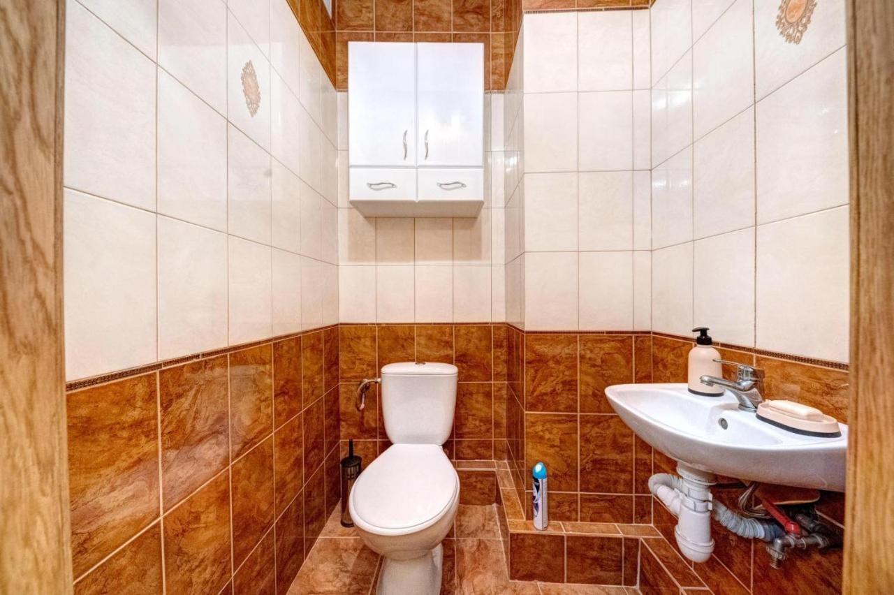 Modern Apartment Near Park Київ Екстер'єр фото