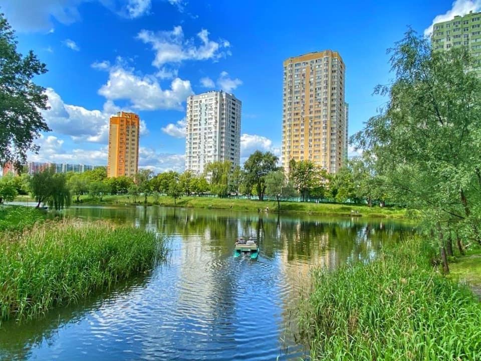 Modern Apartment Near Park Київ Екстер'єр фото